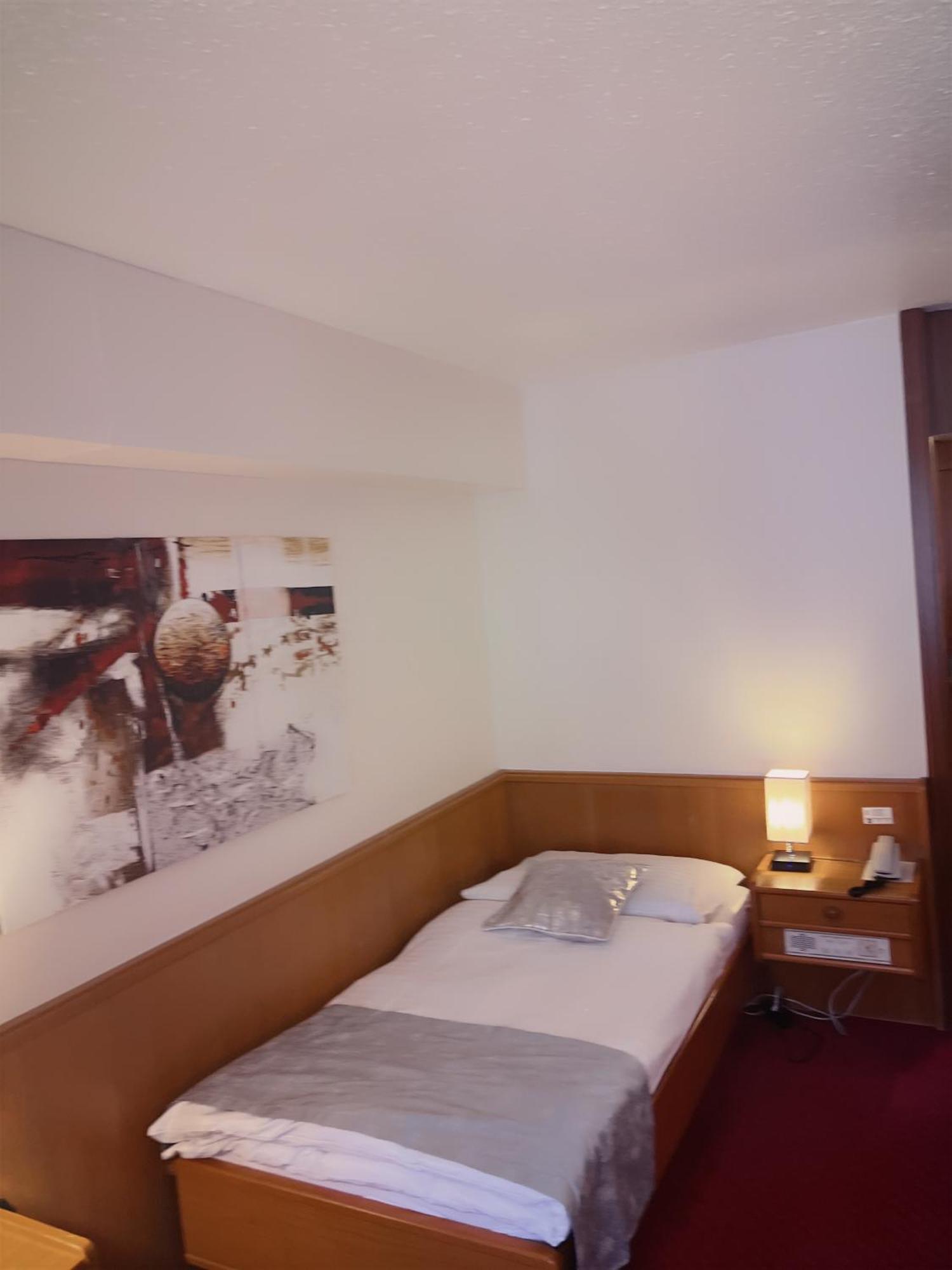 Hotel Des Trois Rois Le Locle Buitenkant foto