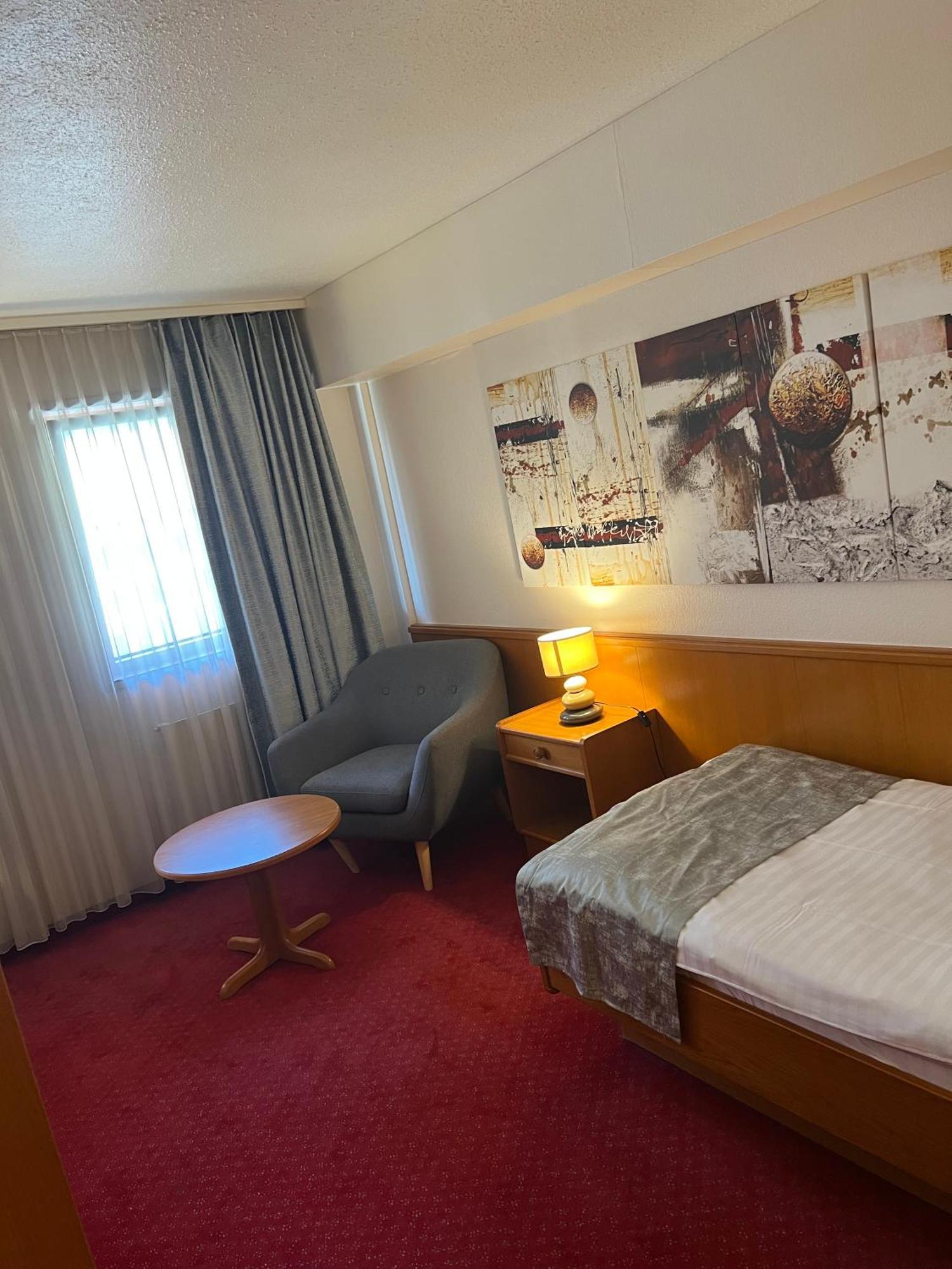 Hotel Des Trois Rois Le Locle Buitenkant foto